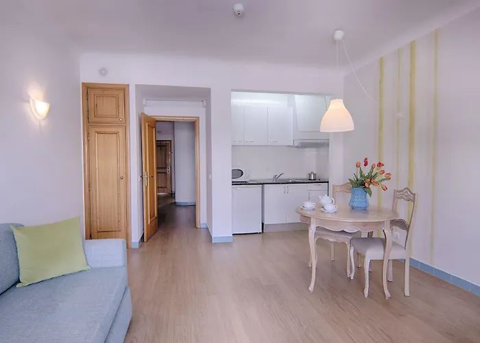 Apart-hotel Luna Miramar Club 4*