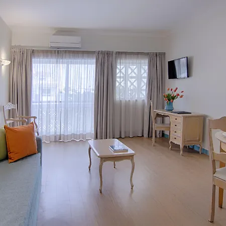 アパートホテル Luna Miramar Club 4*